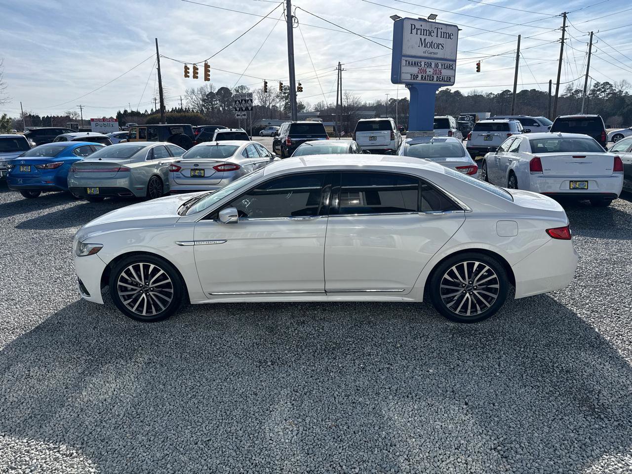 Used 2017 Lincoln Continental Select image 2