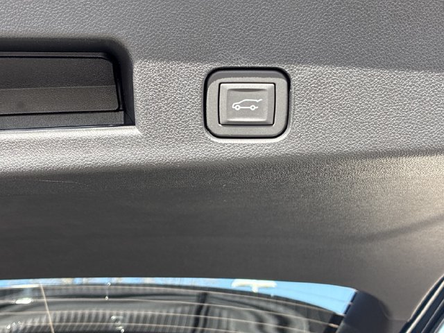 New 2027 Chevrolet Traverse High Country w/ LPO, Floor Liner Package AWD/4WD image 12