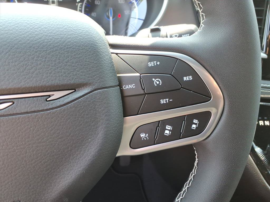 New 2027 Chrysler Pacifica Select FWD image 25