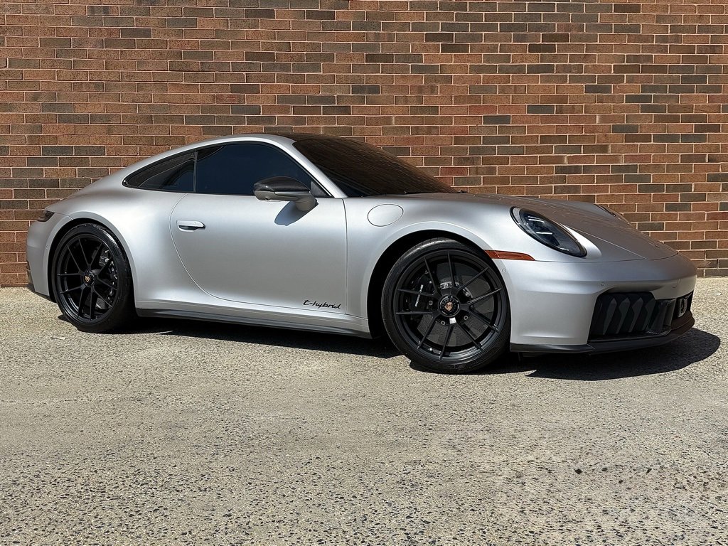 Certified 2025 Porsche 911 Carrera GTS image 9