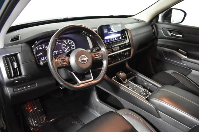 Certified 2024 Nissan Pathfinder SL w/ Black Appearance Package image 13