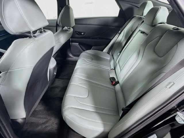 Certified 2025 Hyundai Elantra Limited FWD image 28
