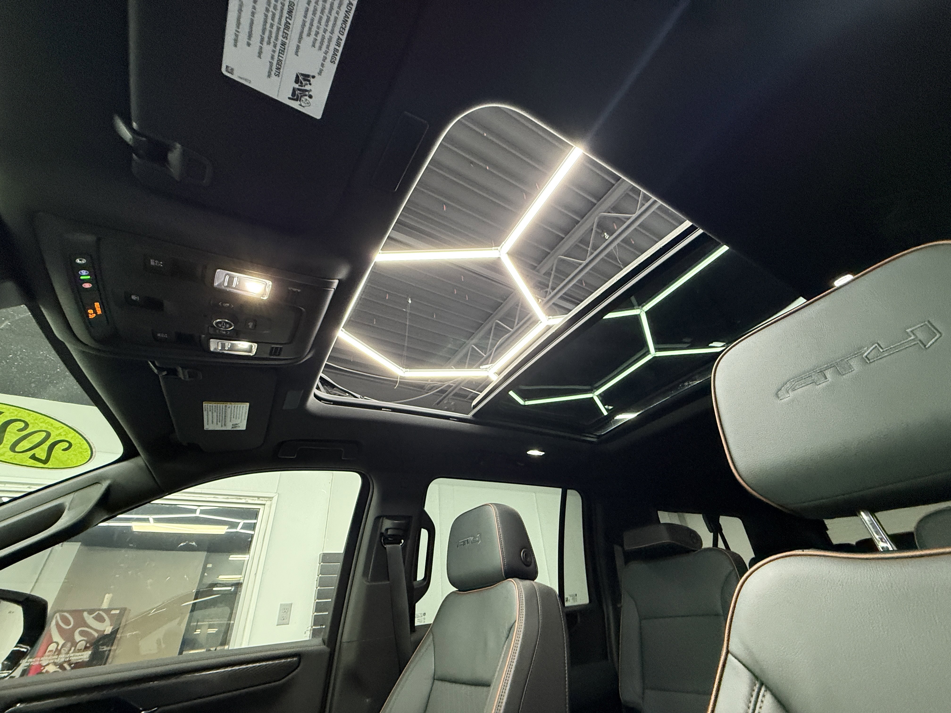 Used 2025 GMC Yukon XL AT4 image 13