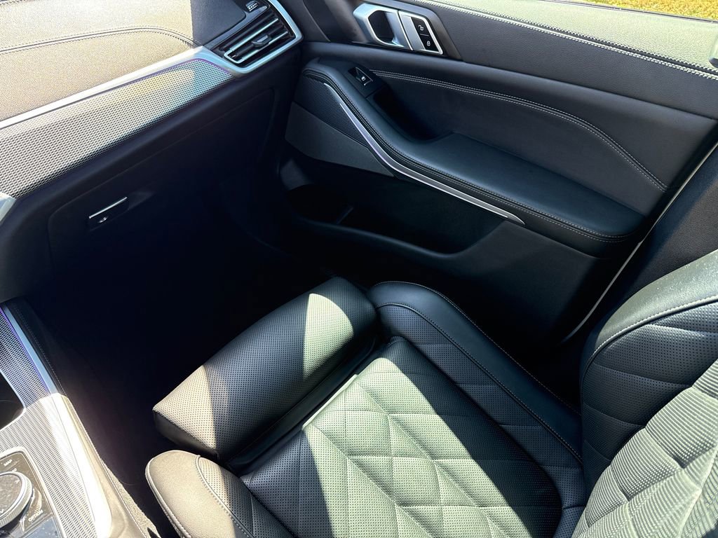 Used 2023 BMW X5 xDrive40i w/ M Sport Package image 16