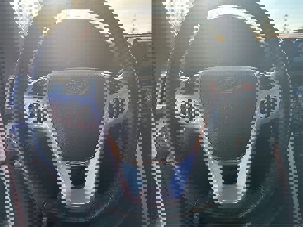 Used 2015 Ford Explorer XLT w/ Equipment Group 202A image 9