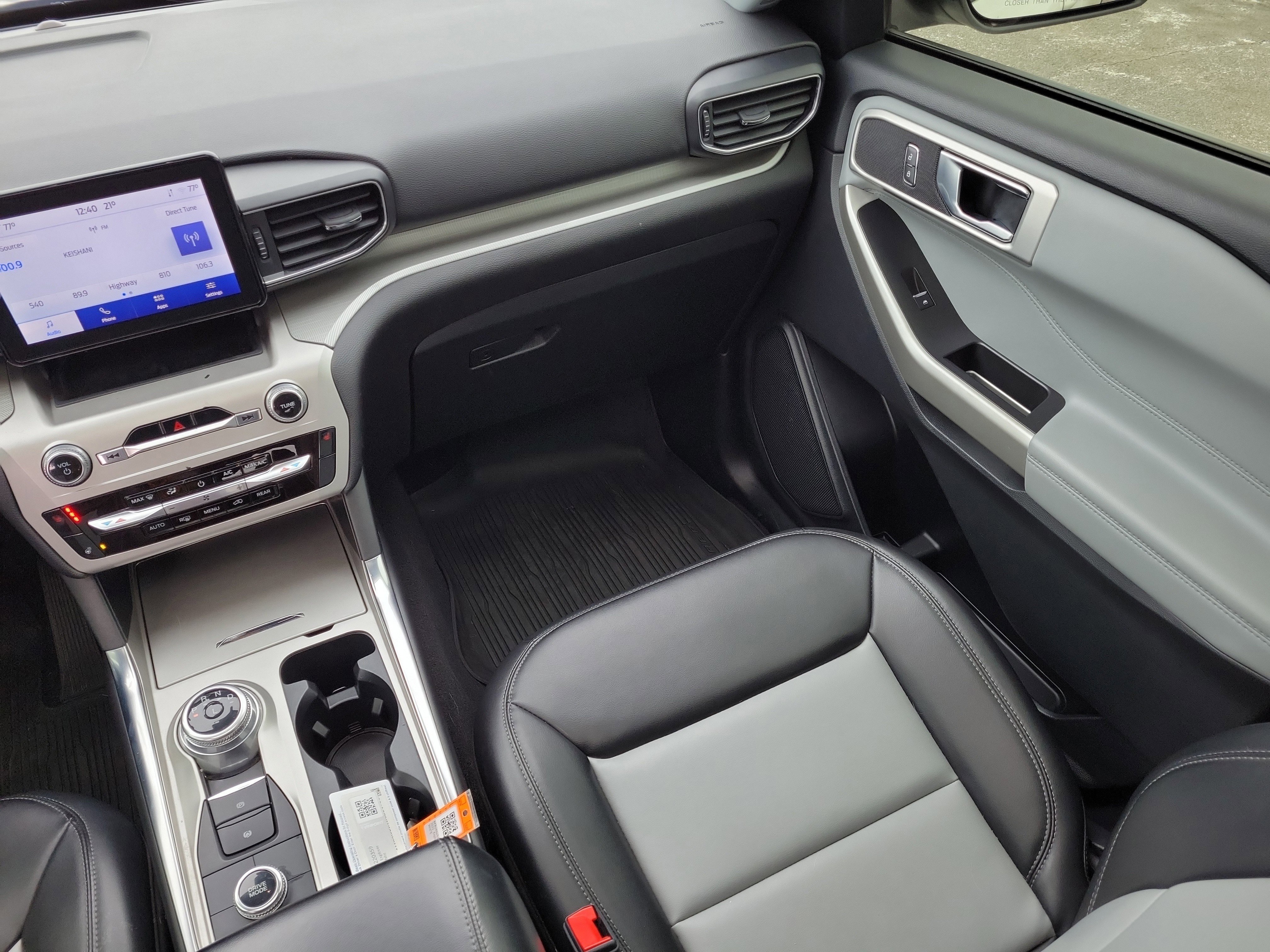 Used 2022 Ford Explorer XLT w/ Equipment Group 202A image 16