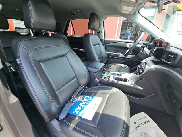 Used 2024 Ford Explorer XLT w/ Equipment Group 202A AWD/4WD image 30