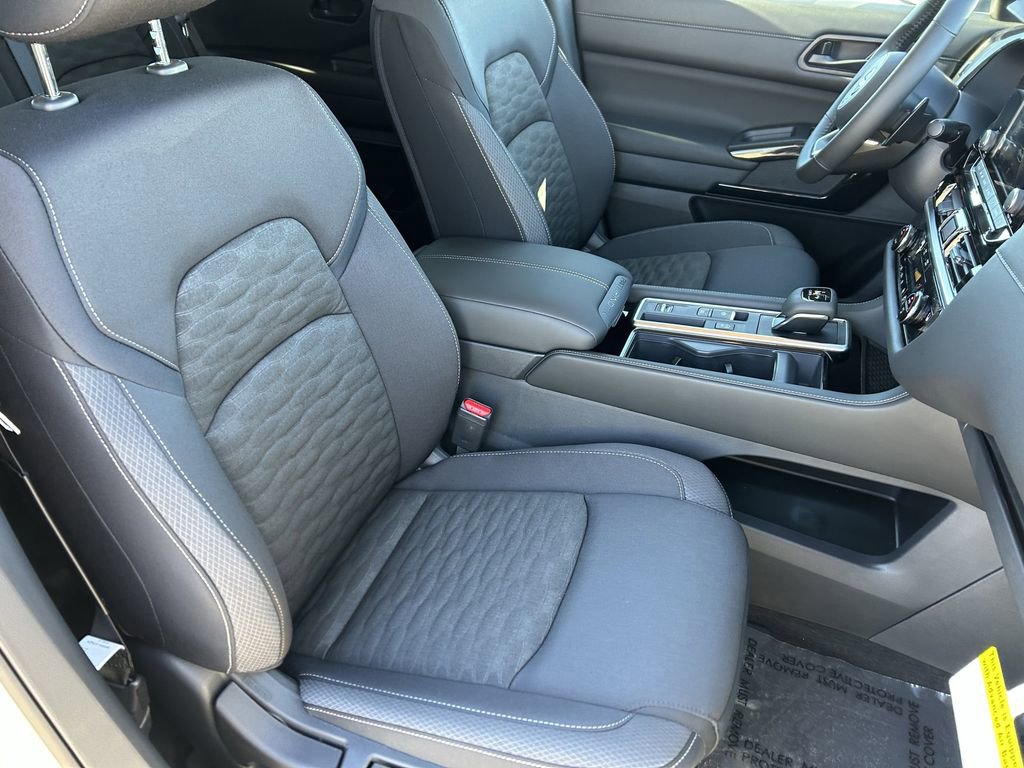 New 2025 Nissan Pathfinder SV image 10