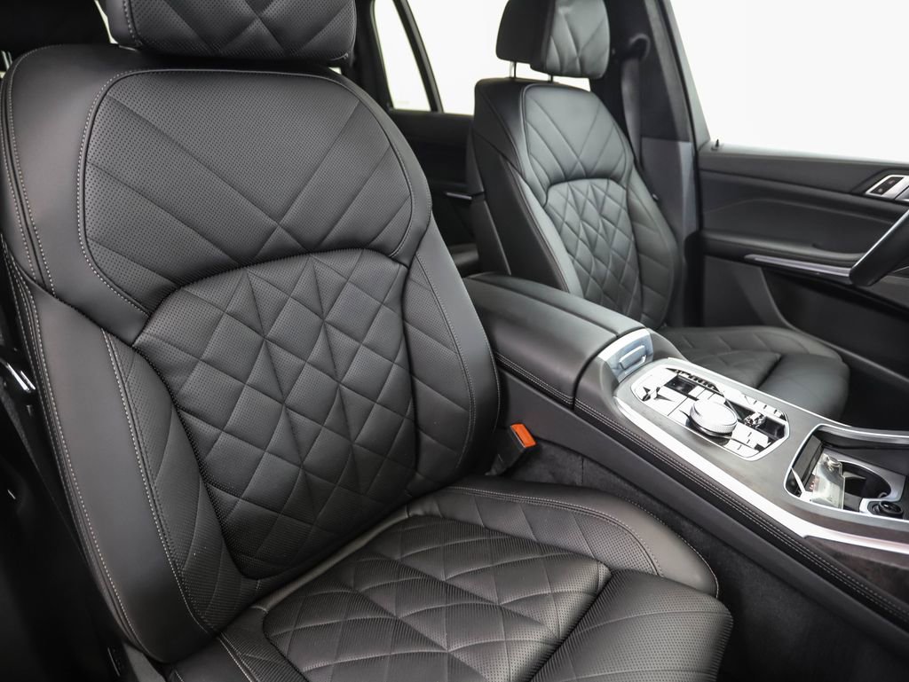 Used 2024 BMW X7 xDrive40i w/ Executive Package image 34
