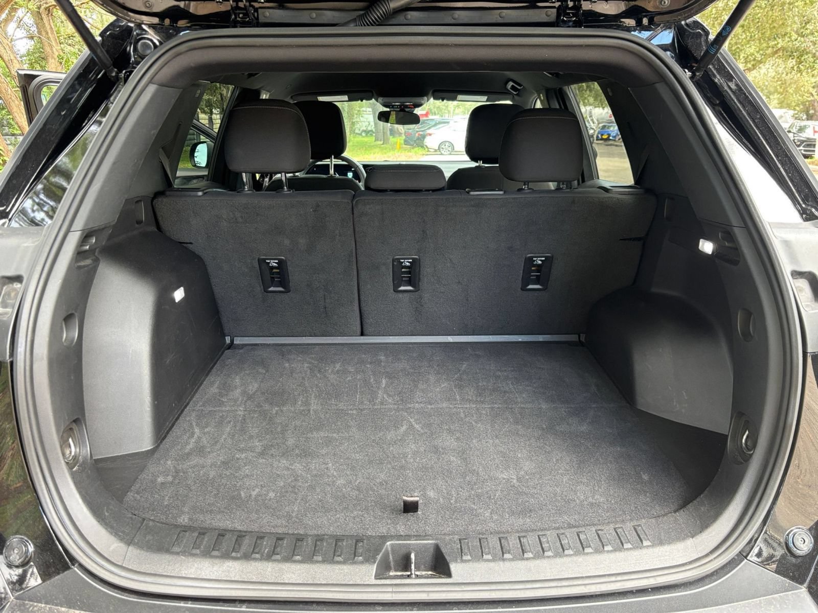 Used 2025 Chevrolet Equinox LT FWD image 30