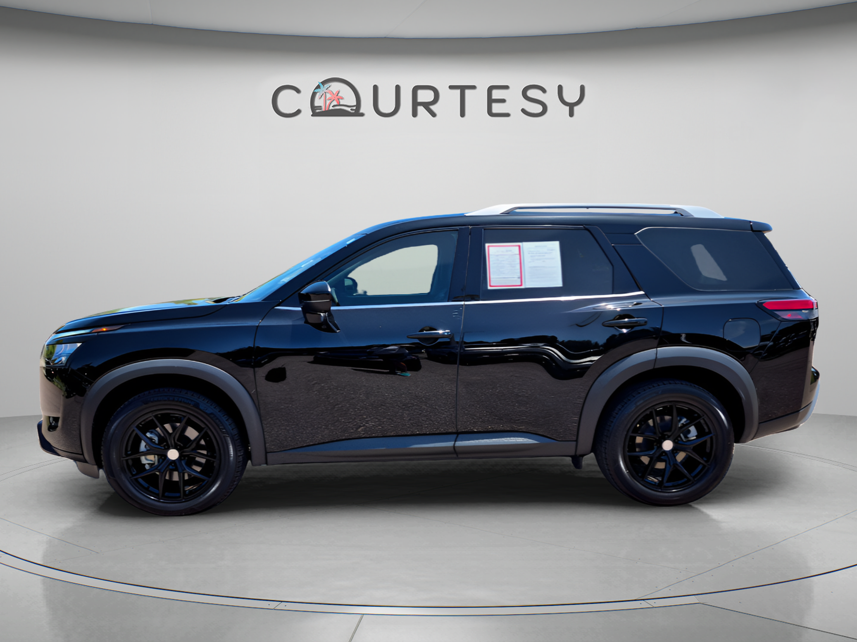 Certified 2025 Nissan Pathfinder SL FWD image 2