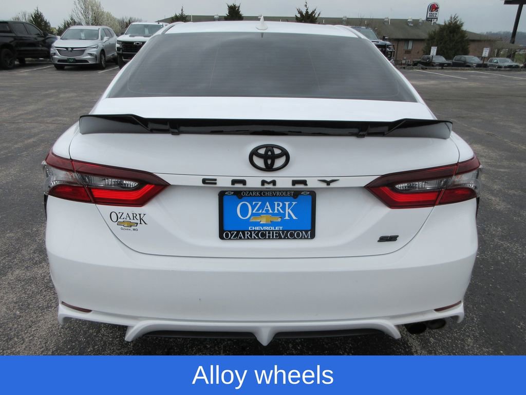Used 2021 Toyota Camry SE image 4