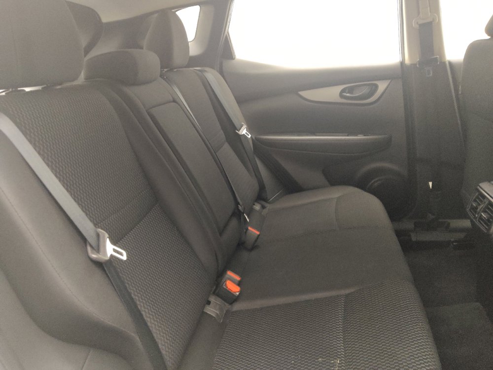 Used 2019 Nissan Rogue Sport S image 19