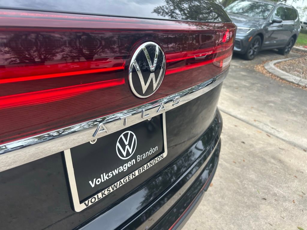 Certified 2024 Volkswagen Atlas Cross Sport SE image 32