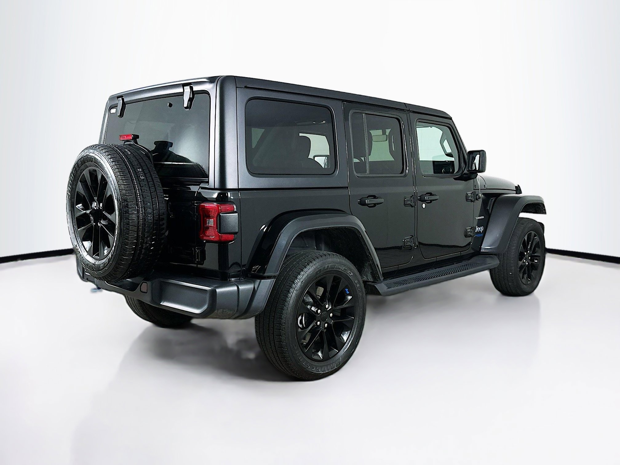 Used 2022 Jeep Wrangler Sahara w/ Cold Weather Group image 9
