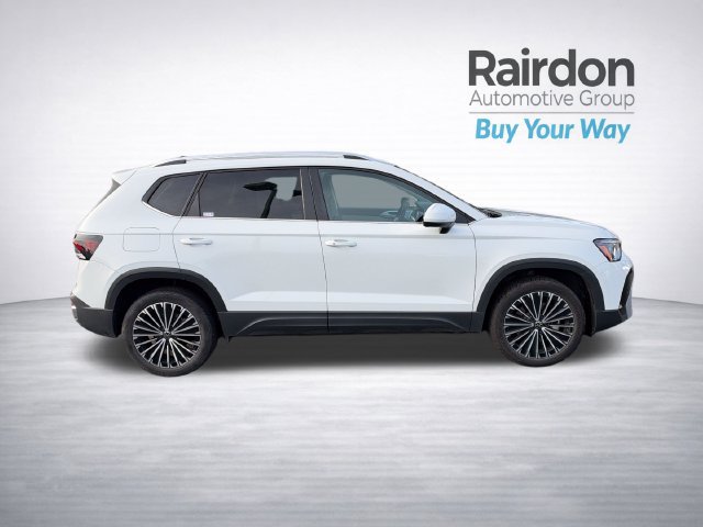 Used 2025 Volkswagen Taos SE FWD image 8