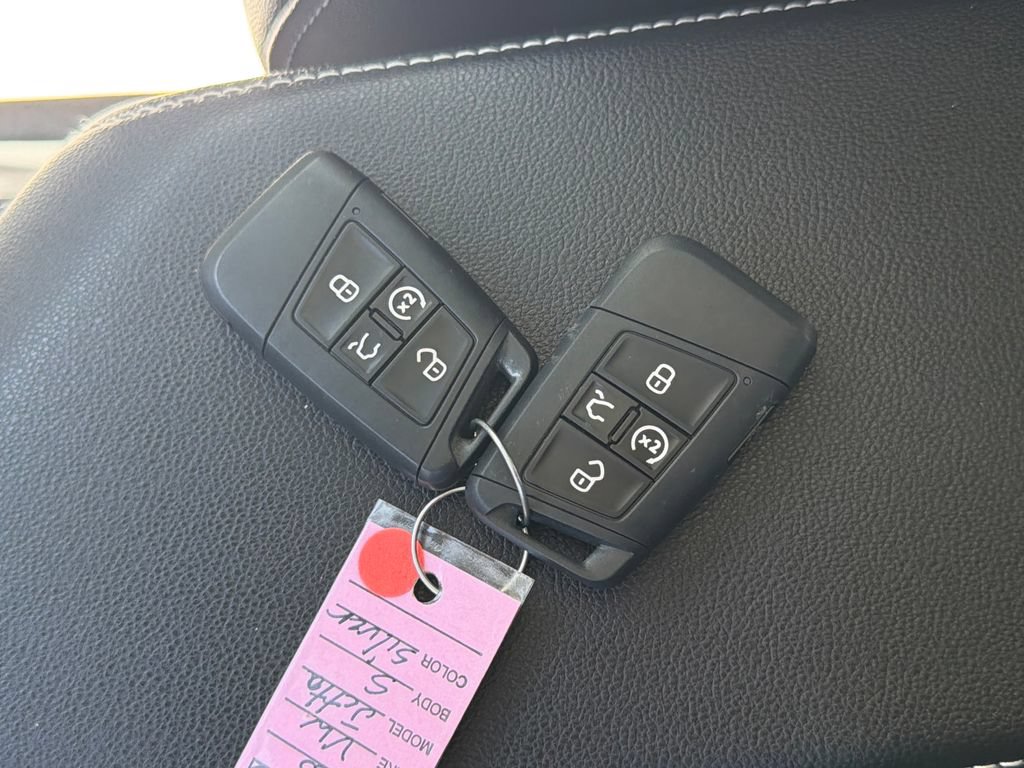 Used 2025 Volkswagen Jetta SE w/ Sunroof Package FWD image 29