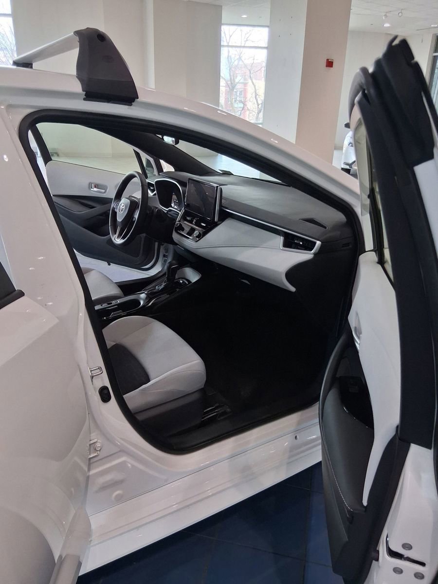 Used 2025 Toyota Corolla SE w/ SE Package image 13