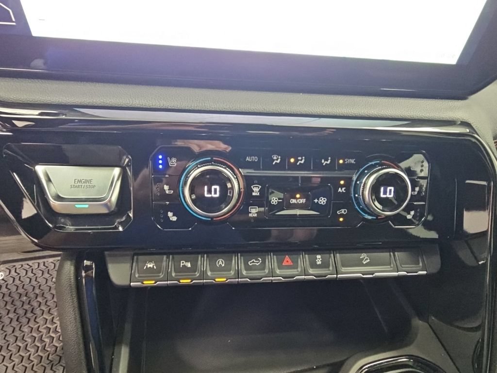 Certified 2025 GMC Sierra 1500 AT4 w/ AT4 Premium Package AWD/4WD image 21