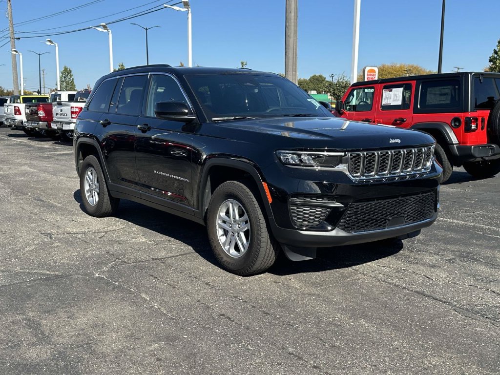 Used 2025 Jeep Grand Cherokee Laredo w/ Luxury Tech Group I