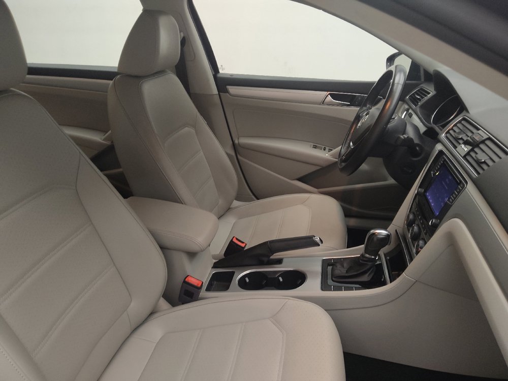 Used 2019 Volkswagen Passat 2.0T Wolfsburg w/ Wheels & Sunroof Package FWD image 21