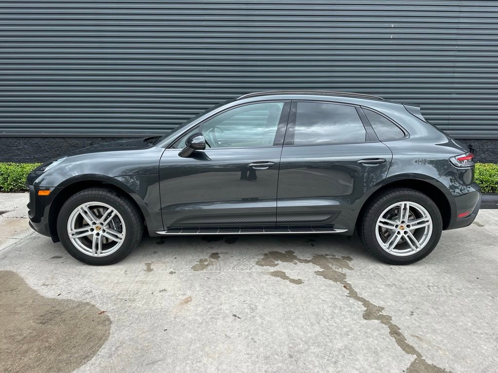 Certified 2025 Porsche Macan image 2