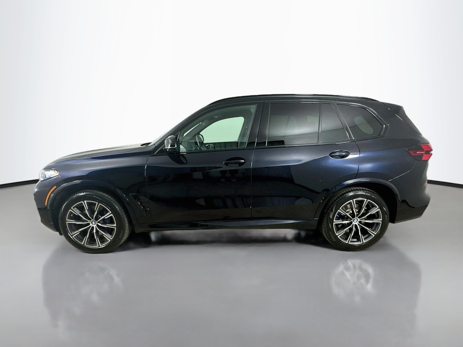 Used 2024 BMW X5 M60i w/ Climate Comfort Package AWD/4WD image 8