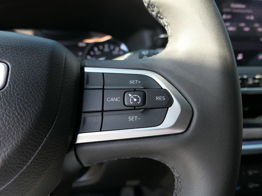 Used 2023 Jeep Compass Latitude image 15