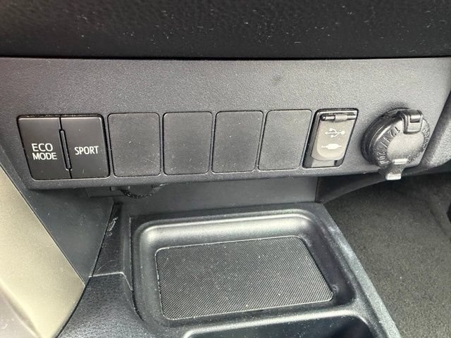 Used 2015 Toyota RAV4 XLE FWD image 11