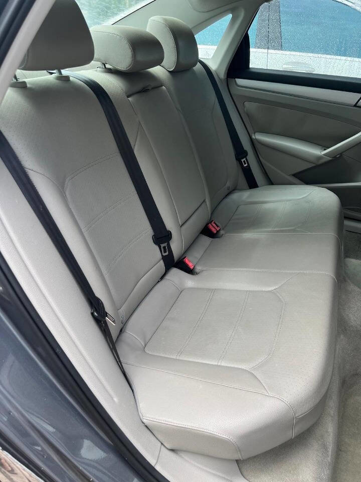 Used 2013 Volkswagen Passat 2.5 SE FWD image 16