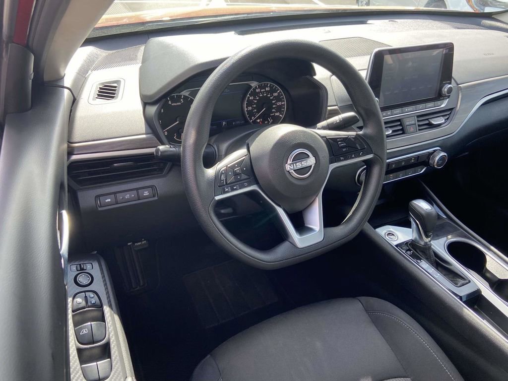 Used 2024 Nissan Altima 2.5 SV FWD image 13