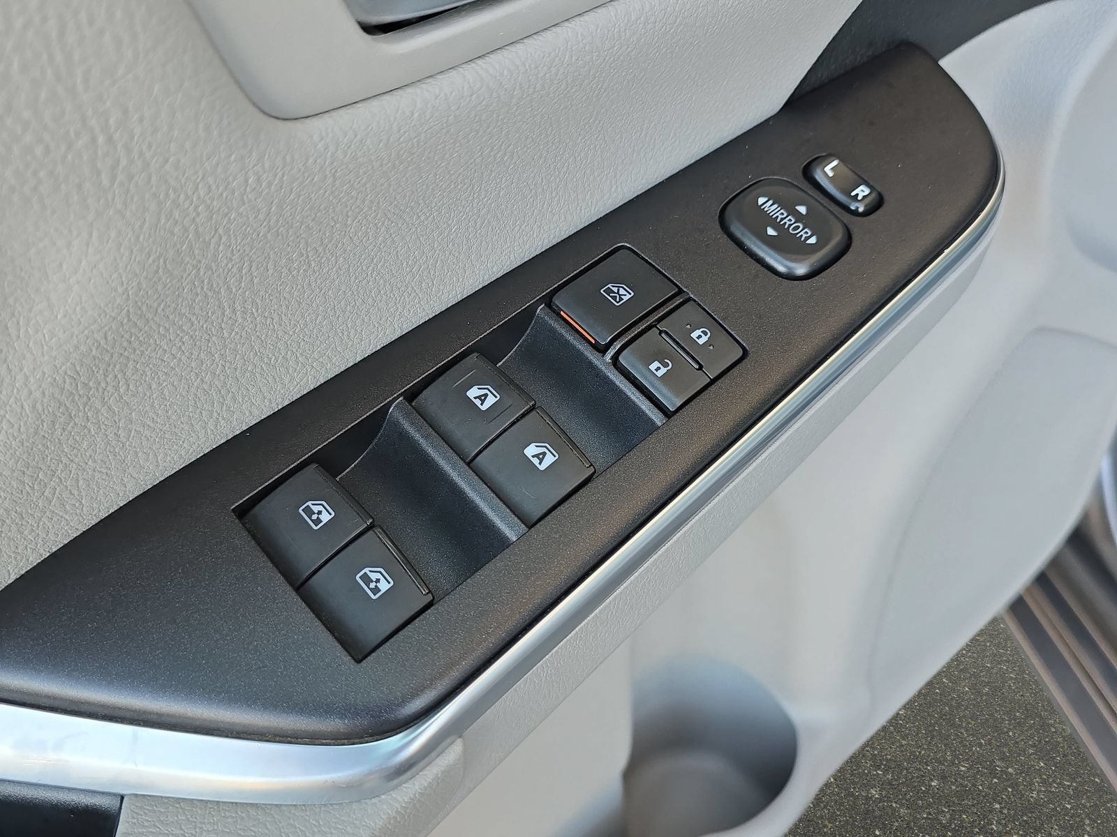 Used 2017 Toyota Camry LE FWD image 28