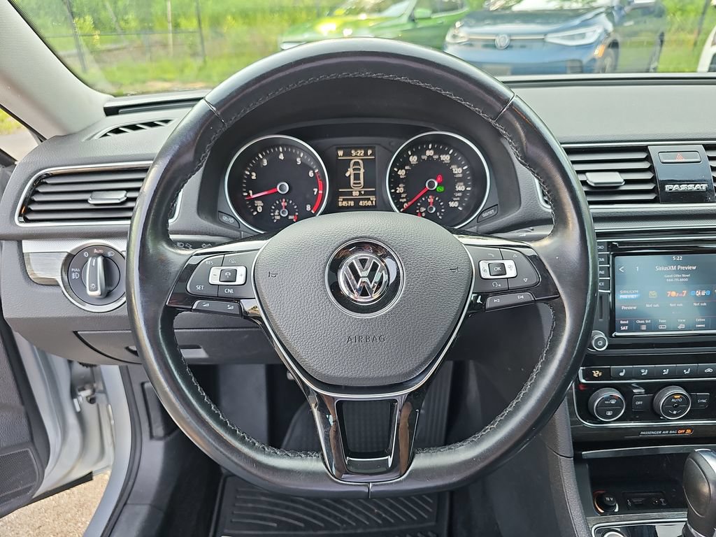 Used 2018 Volkswagen Passat 2.0T SE FWD image 16