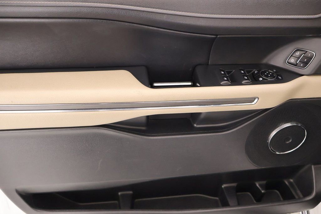 Used 2023 Ford Expedition Max XLT image 16