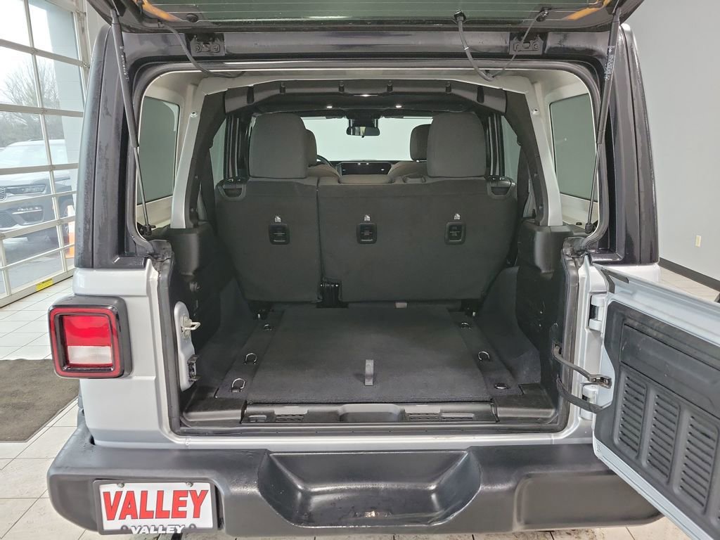 Used 2024 Jeep Wrangler Sport S image 16