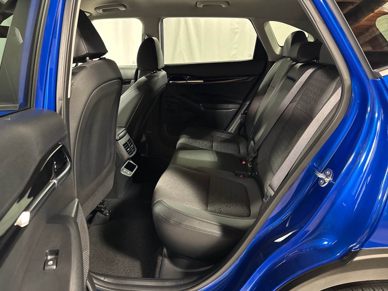 Certified 2025 Kia Seltos X-Line AWD/4WD image 5