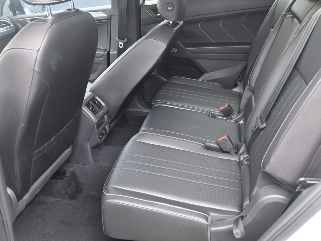 Used 2022 Volkswagen Tiguan SE R-Line image 12