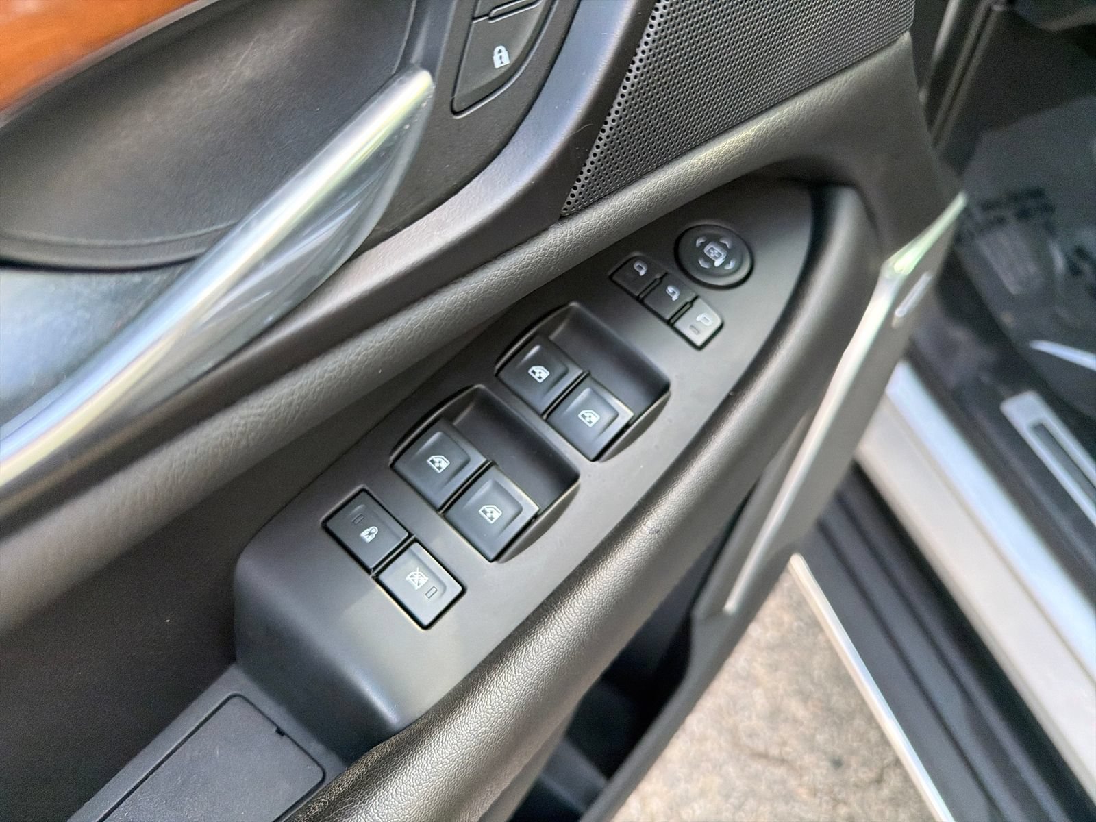 Used 2020 Cadillac Escalade Luxury AWD/4WD image 13