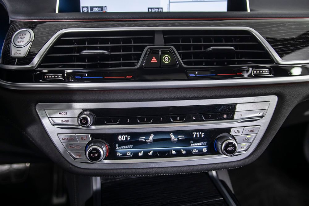 Used 2022 BMW 750i xDrive w/ M Sport Package image 30