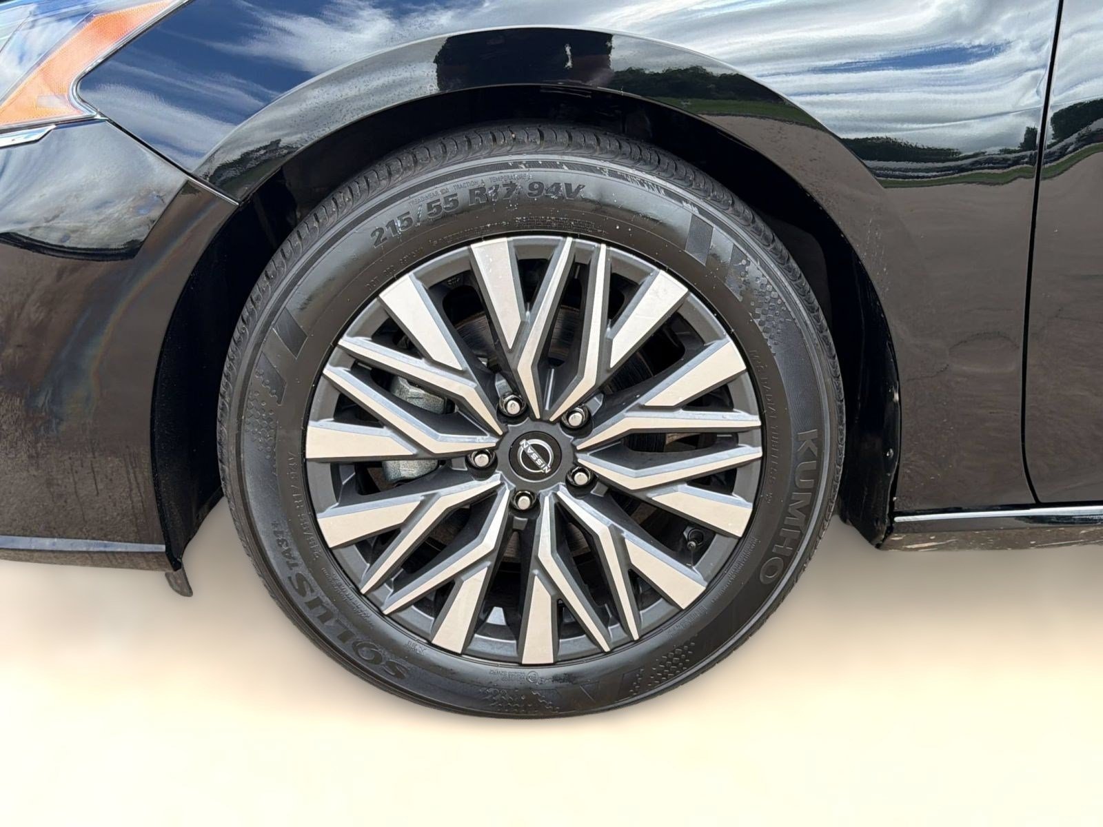 Used 2024 Nissan Altima 2.5 SV FWD image 11