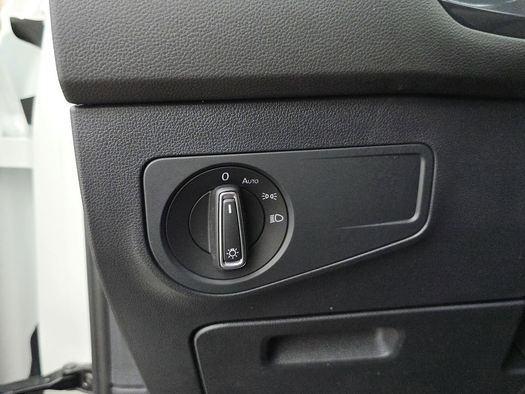 Used 2024 Volkswagen Tiguan SE w/ Panoramic Sunroof Package FWD image 33