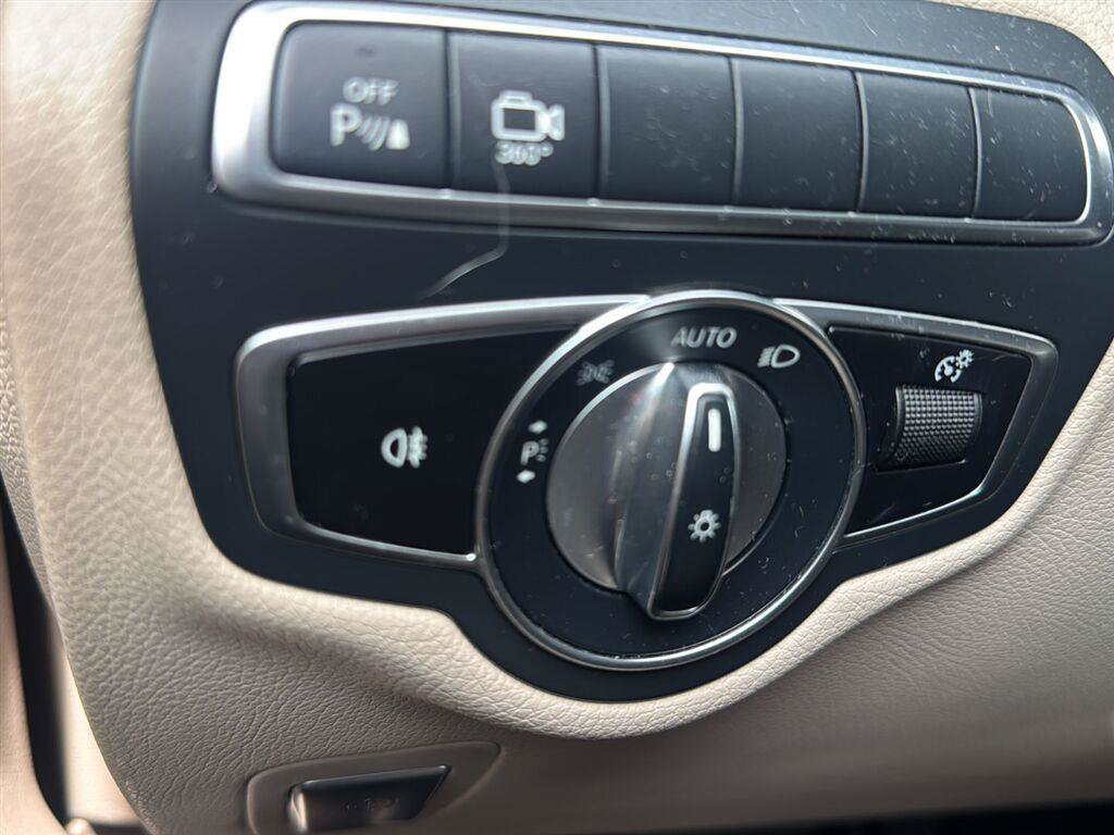 Used 2019 Mercedes-Benz GLC 300 4MATIC image 8