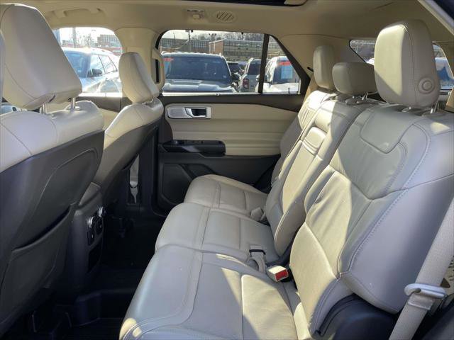 Used 2020 Ford Explorer Platinum w/ Premium Technology Package image 11