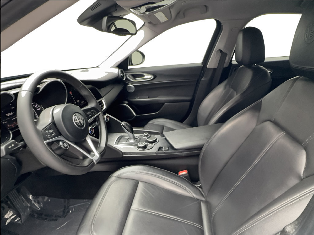 Used 2019 Alfa Romeo Giulia w/ Quick Order Package 22K Sport RWD image 19