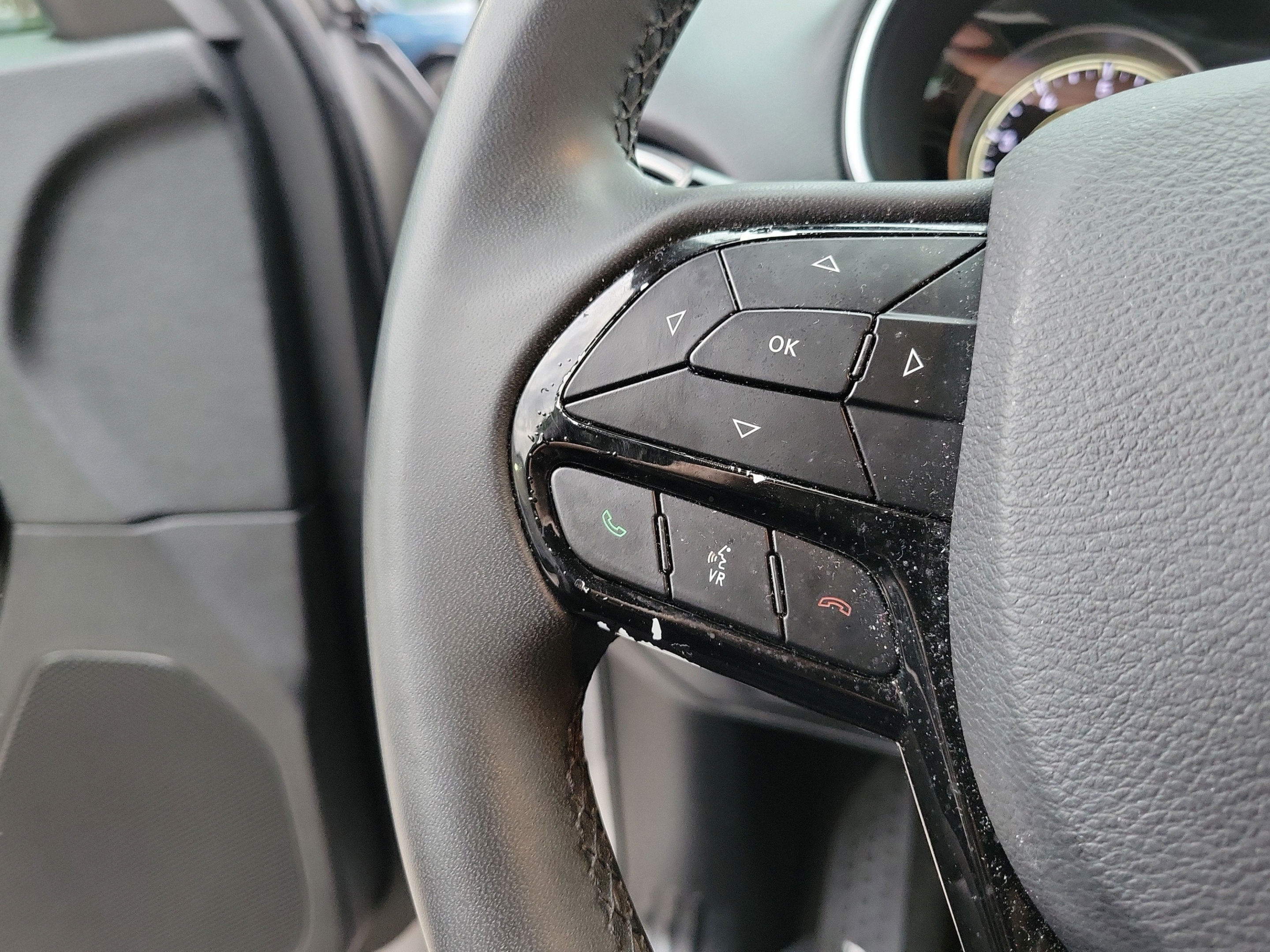 Used 2020 Jeep Cherokee Latitude Plus FWD image 9