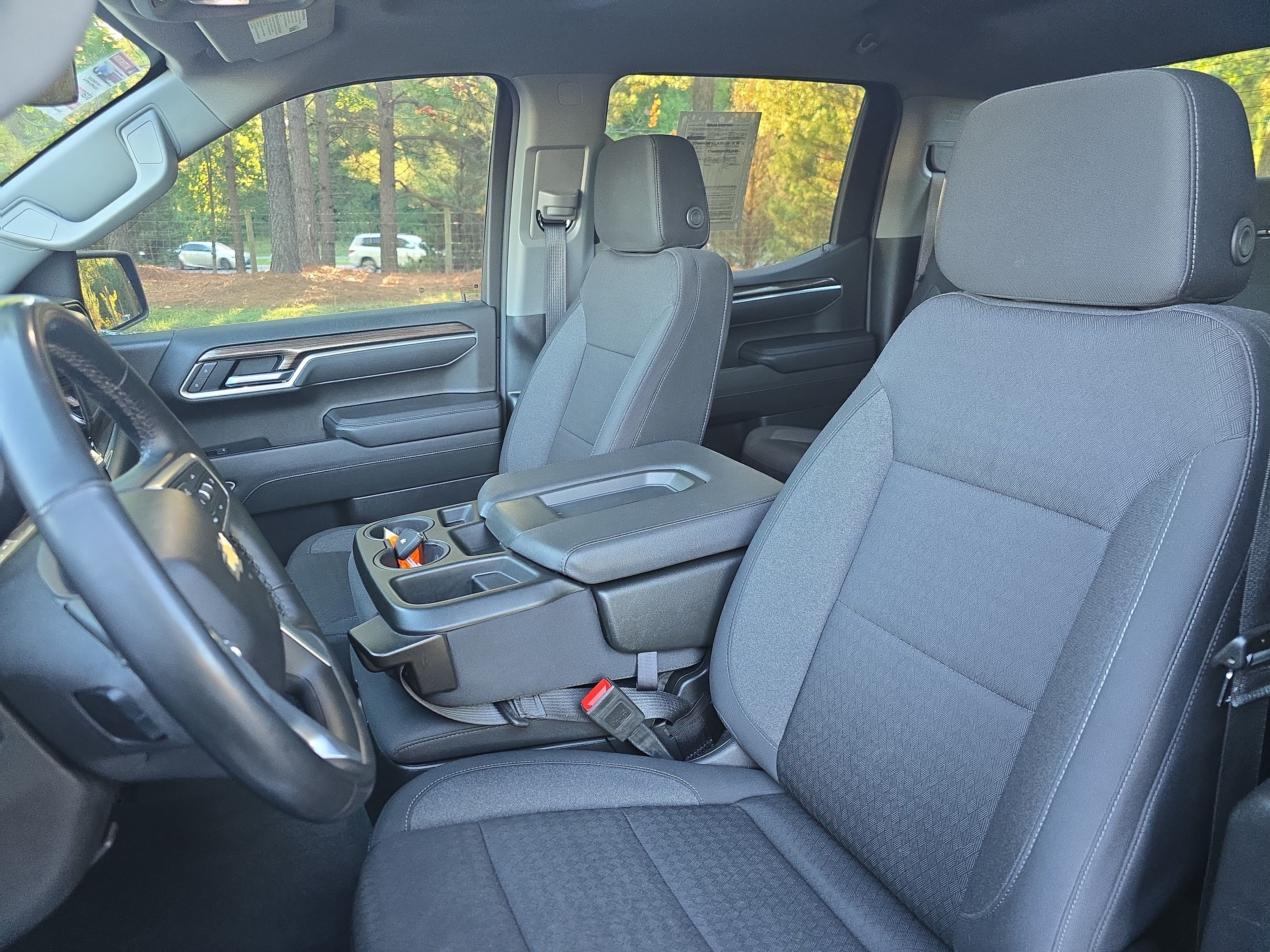 Used 2025 Chevrolet Silverado 1500 LT RWD image 14