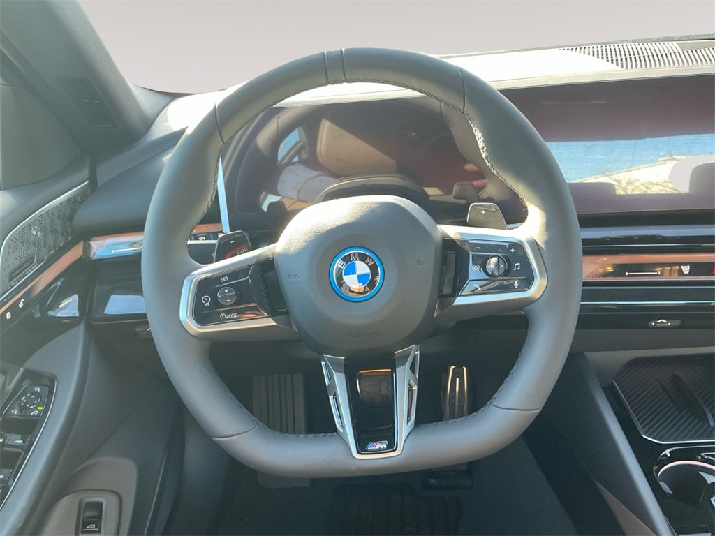 New 2026 BMW 550e xDrive image 12