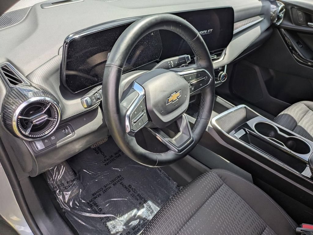 Used 2025 Chevrolet Equinox LT FWD image 11