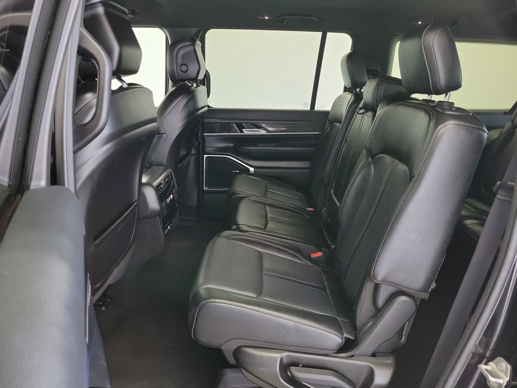 Used 2024 Jeep Wagoneer L Series II w/ Flexible Seating Group AWD/4WD image 13