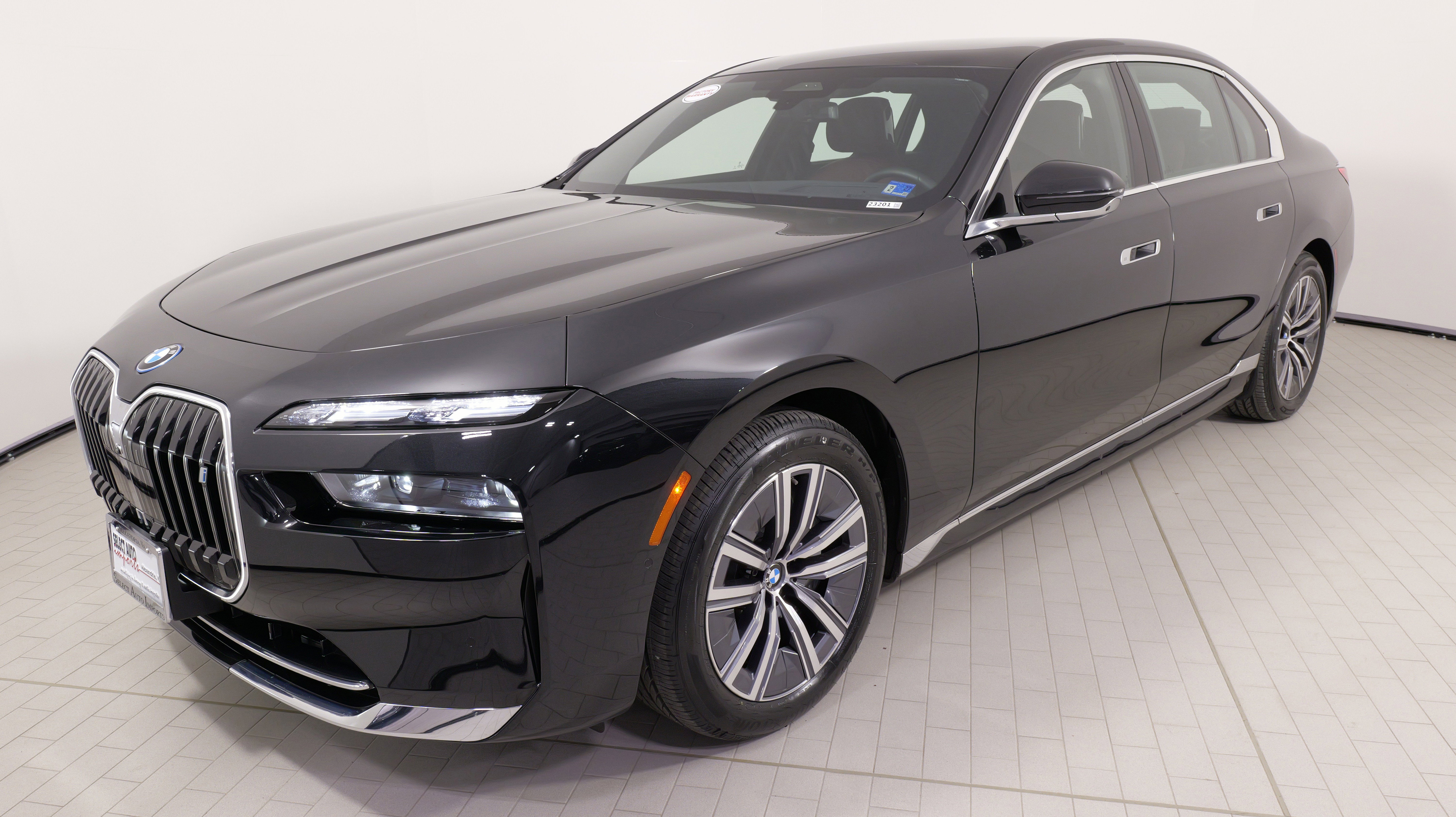 Used 2024 BMW i7 xDrive60 w/ Executive Package AWD/4WD image 1